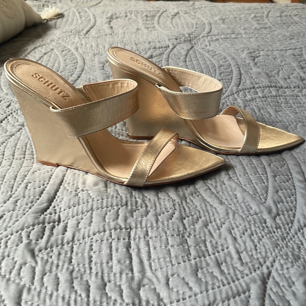 Gold wedges